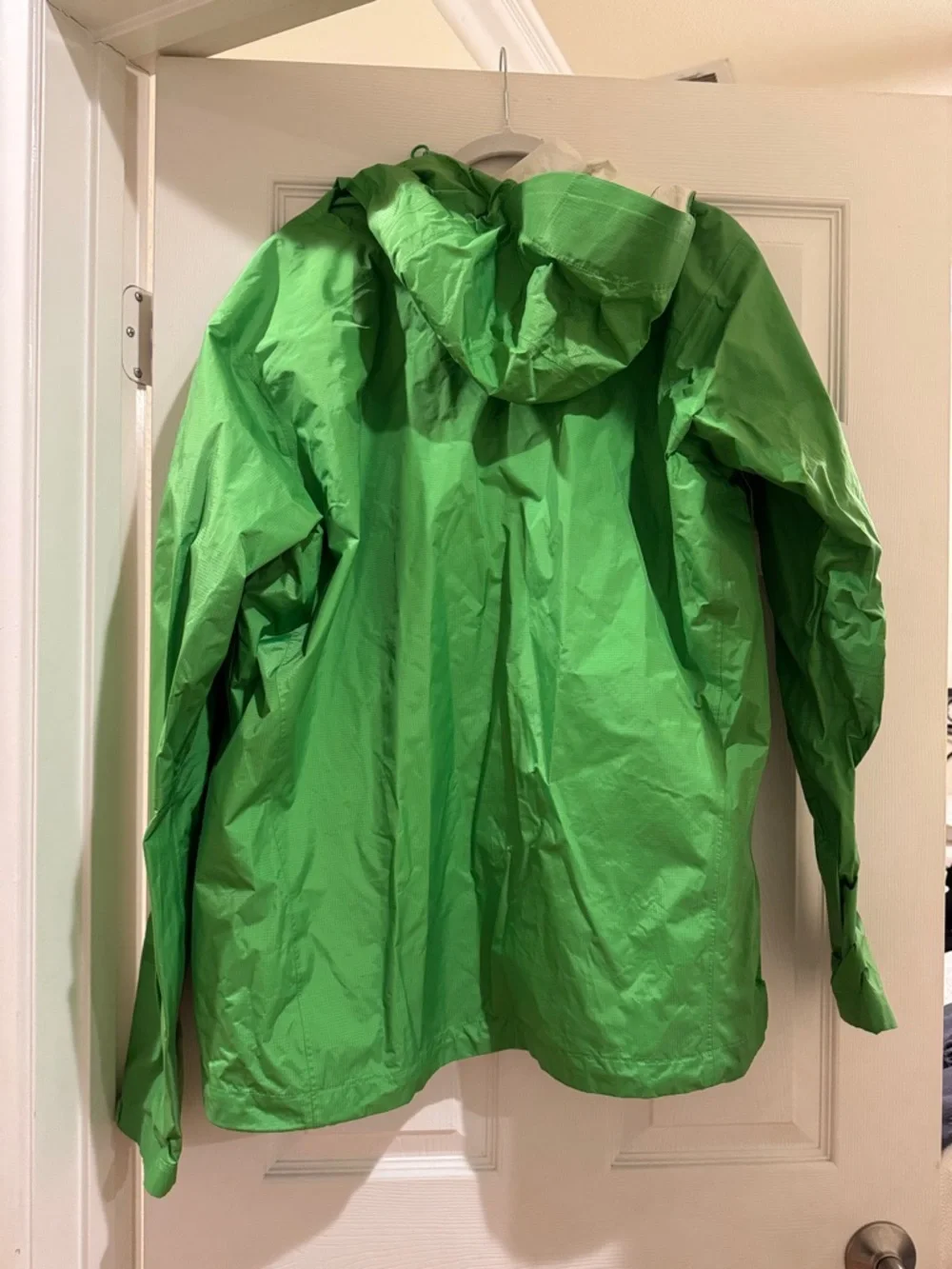 Patagonia men’s Bright Green Hooded Shell Jacket - Picture 4 of 8